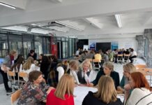 Österreich Tag in Chisinau / Botschaft Chisinau Das Bild zeigt die Diskussion der teilnehmenden LehrerInnen im Rahmen der Workshops.