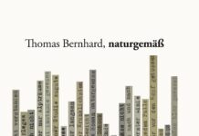 Thomas Bernard, naturgemäß / Kulturforum Berlin Im Bild sind das Buchcover mit Titel und Namen des Herausgebers sowie einer Grafik zu erkennen. Die Grafik zeigt senkrechte Balken in verschiedenen Grüntönen mit Zitaten aus Thomas Bernhards Werken, in denen das Wort „naturgemäß" vorkommt.