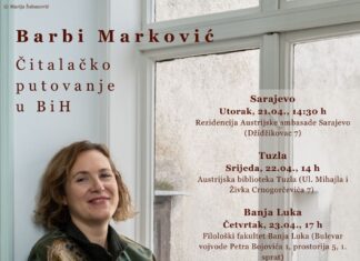 Barbi Marković / Kulturforum Sarajewo Das Bild zeigt eine Frau lächelnd am Fenster sitzen, über ihr und neben ihr ist Text in brauner Farbe mit Infos zur Veranstaltung.