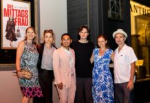 30. Berlin & Beyond Film Festival / Konsulat San Francisco Sandrine Scheller, Marla Emde, Sophoan Soan, Thomas Prenn, Isabella Tomás, Jacques Teisen stehen rechts vor dem Film Plakat von Die Mittags Frau