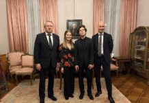 Konzert / Botschaft Den Haag Das Bild zeigt von rechts nach links den ukrainischen Botschafter Andriy Kostin, die österreichische Geigerin Natascha Pichler, den ukrainischen Pianisten Ivan Petrenko und den österreichischen Botschafter Bert Theuermann.