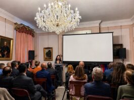 Film / The Last Ambassador / Botschaft Den Haag Das Bild zeigt die Filmemacherin Natalie Halla während ihres Vortrags.