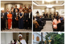 Musikfreundschaft Salzburg-Singapur / Botschaft Singapur Das Bild zeigt links oben Heng Wing Chan, Siegwald Bütow, Andrea Strohmeier, Peter Storer, Jenny Ang (SSO), Andreas Siles Mellinger, Frank Stadler, DanDan Wang, Kenneth Kwok, Zhao Tian, Jamshid Saydikarov, Li Xin und Cindy Lee, rechts oben die Musiker des Mozarteum Orchesters & SSO und Peter Storer, Raffles Doorman / Springbrunnen