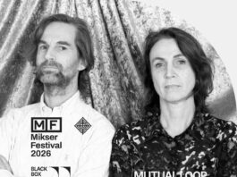 Mikser Festival 2026 / Kulturforum Belgrad Das Bild zeigt ein Foto in Schwarz-Weiß von Holger Lang und Martina Tritthart. Rechts steht der Name „Mutual Loop: Holger Lang + Martina Tritthart“, links steht „Mikser Festival 2026, das Logo, sowie „Black Box 2026, Sve Sto Nismo Rekli“.