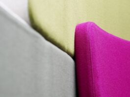 Vienna Design Week in London / Kulturforum London Das Bild zeigt einen stark vergrößerten Bildausschnitt eines Möbelstücks mit 3 farbigen Komponenten in grau, grün und pink.