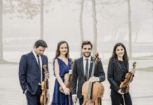 Wiener Abende mit dem Minetti Quartett / Kulturforum Paris Das Bild zeigt das Minetti Quartett - zwei Männer und zwei Frauen mit ihren Musikinstrumenten