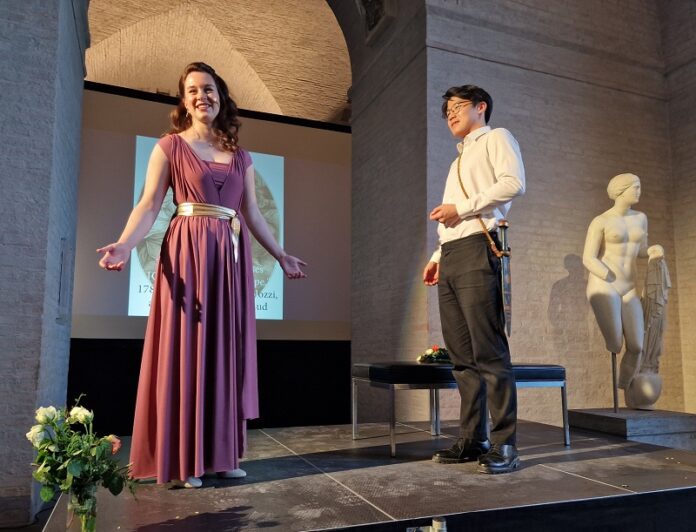 Das Bild zeigt die vortragenden Künstler: Elisabeth Zeiler und Hyunsik Ko