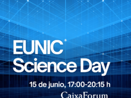 EUNIC Science Day / Kulturforum Madrid Das Bild zeigt einen weißen Schriftzug mit Informationen über die Veranstaltung vor dunkelblauem Hintergrund, der ein dreidimensionales Gitternetz darstellt.