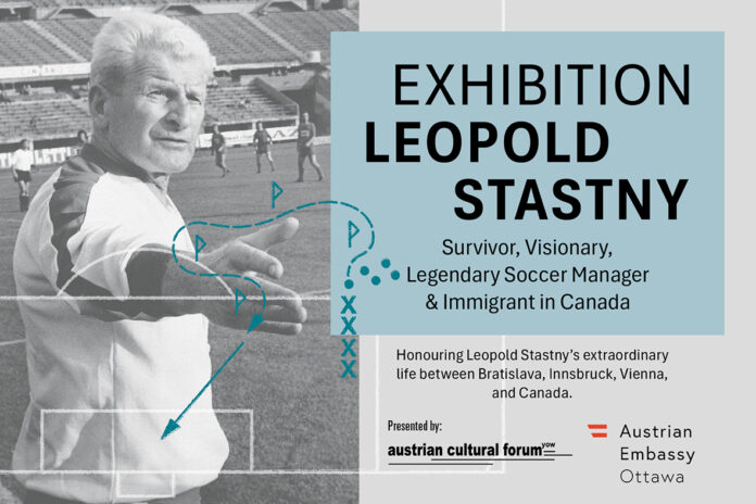 Plakat für die Ausstellung „Leopold Stastny- Survivor, Visionary, Legendary Soccer Manager & Immigrant in Canada“. Zu sehen ist ein Schwarz-Weiß-Foto des ehemaligen Fußballtrainers auf einem Spielfeld mit eingezeichneten Taktiksymbolen. Rechts davon liest man den Titel und Untertitel der Ausstellung, sowie eine Kurzbeschreibung. Unterhalb sind die Logos des Austrian Cultural Forum und der Austrian Embassy Ottawa zu sehen.