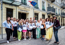 Multimedia Journalism 2026 / Ukraine Office Austria / OeAD-Kooperationsbüro Lemberg / KF Warschau Internationale Teilnehmende mit den Mentorinnen und Mentoren des Projekts.