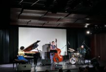 Jazzkonzerte / Botschaft Jakarta Das Bild zeigt das Alexandra Ivanova Trio auf der Bühne des Institut Français Indonésie.