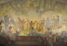 Philosophisches Konzert für das Slawische Epos / Kulturforum Prag Das Bild zeigt einen Ausschnitt aus dem Malerwerk von Alfons Mucha „Slawisches Epos“. Auf dem Bild, das in gelben Tönen ausgeführt ist, sind mittig halbnackte Männer zu sehen, die in einem Kreis tanzen. Über ihnen sitzt auf einem großen Baum eine slawische Göttin.
