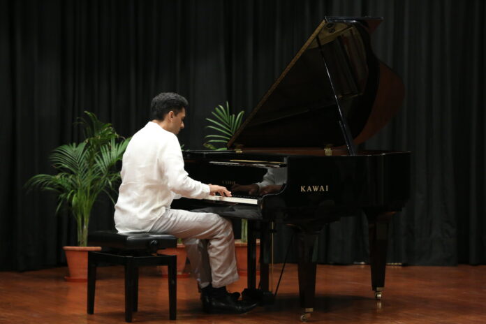 Bild: Vikram Rajan Vikram Rajan beim Auftritt in New Delhi