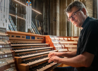 Orgelkonzert / Kulturforum Bratislava Das Bild zeigt Konstantin Reymaier an der Orgel