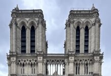 Orgelklänge / Kulturform Paris Die Fassade der Kathedrale von Notre Dame de Paris