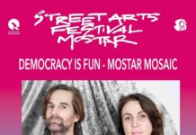 Democracy is fun!? / Kulturforum Sarajewo Das Bild zeigt in der Mitte ein Foto, auf dem links ein Mann in weißem Hemd und rechts eine Frau in dunklem Hemd abgebildet ist, darüber steht in weißer Schrift der Titel der Veranstaltung und im unteren Bereich sind der Veranstaltungstermin und Logos in weiß. Der Hintergrund ist pink (obere Hälfte) und blau (untere Hälfte).