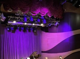 Zwei Musikkulturen im Dialog / Botschaft Baku Das Bild zeigt das Streichorchester mit der Pianistin auf der Bühne im Mugham Center in Baku.