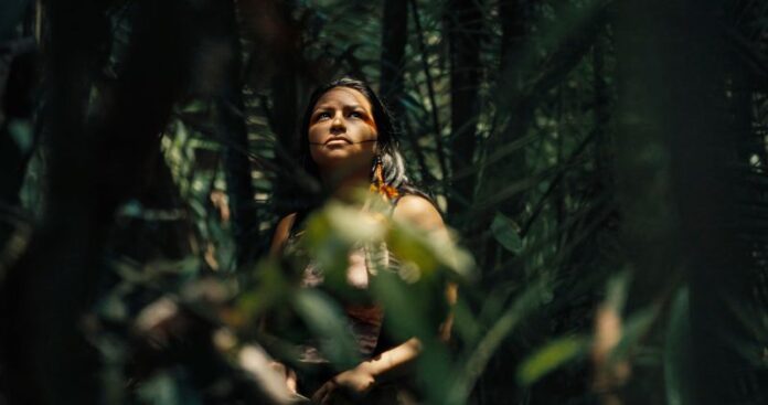 Das Bild zeigt Juma Xipai, die Protagonistin des Films „Yanuni“.