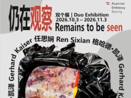 Remains to be seen / Kulturforum Peking Das Bild zeigt das zweisprachige Ausstellungsplakat „Remains to be seen – Seen to be felt“ mit den Namen Gerhard Kaiser und Ren Sixian.