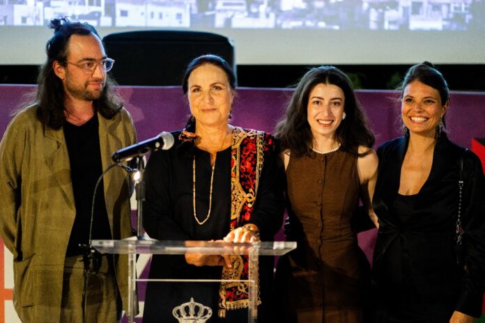 Bild: Österreichische Botschaft Amman Das Bild zeigt von links nach rechts: Regisseur Jakob Carl Sauer, die österreichische Botschafterin in Amman, Dr. Marieke Zimburg, Raghida Alsangalawi sowie Regisseurin Nicola von Leffern.