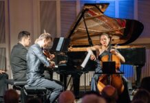 Konzert in der Paleiskerk / ÖB Den Haag Das Bild zeigt das Lyatoshinsky Trio während des Konzerts auf der Bühne.