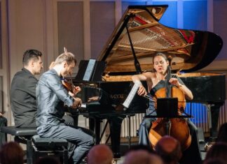 Konzert in der Paleiskerk / Botschaft Den Haag Das Bild zeigt das Lyatoshinsky Trio während des Konzerts auf der Bühne.